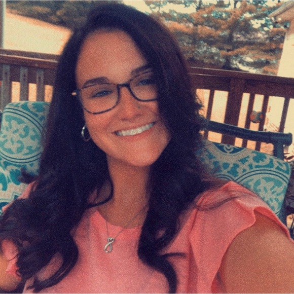 Meet your Posher, Madison - Picture 4 of 5